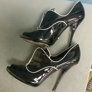 Gucci Black Heels!